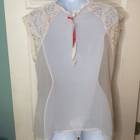 Ruby Rose Blouse - Picture 2 of 3